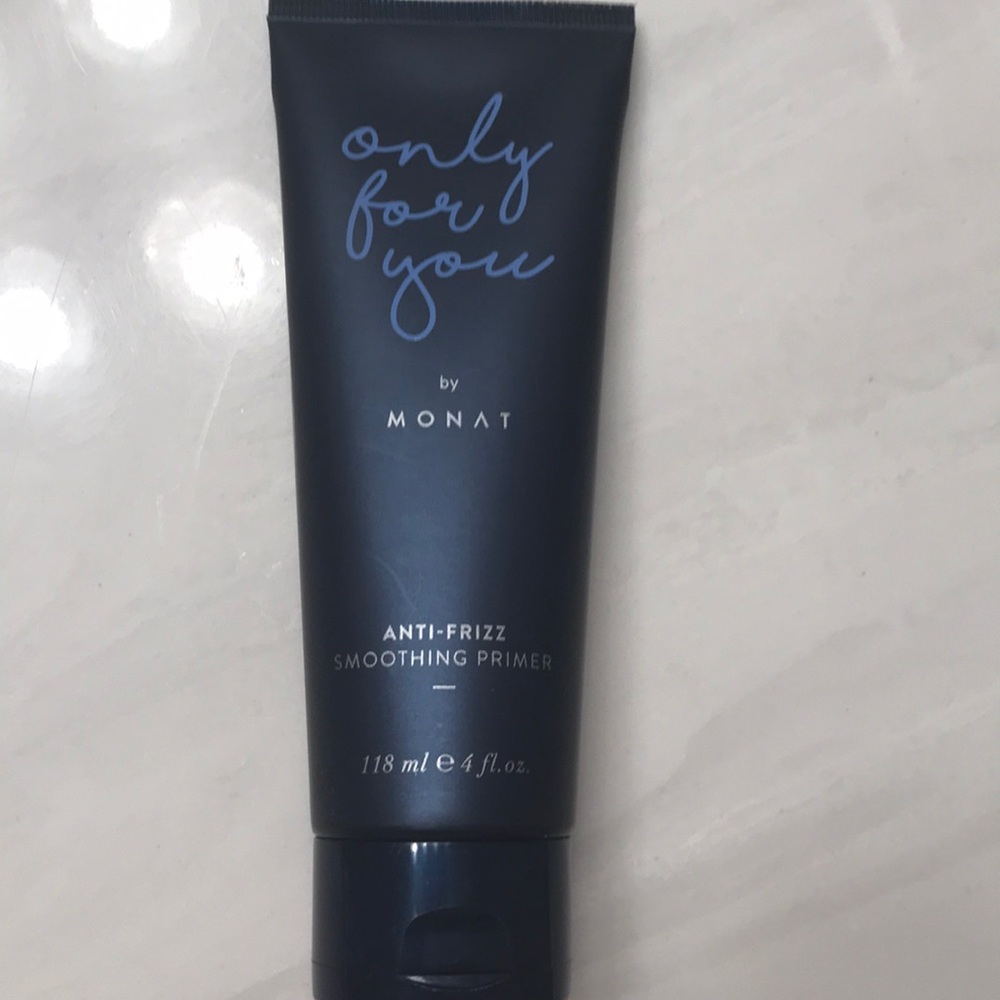 Monat anti frizz smoothing primer
